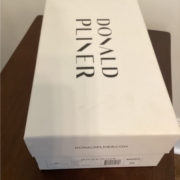 Donald Pliner Great Lemon Genuine Suede Slip Ons with Colorful Tassels Size 6 - Picture 9 of 10